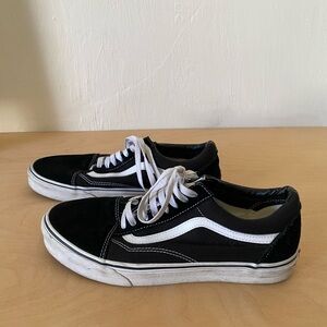 Van's Men's Black Suede Old Skool Low Top Sneakers. Nearly new condition!
